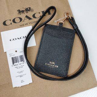 コーチ(COACH)のCOACH コーチ ストラップ付 パスケース ブラック ゴールド 定期入れ(パスケース/IDカードホルダー)