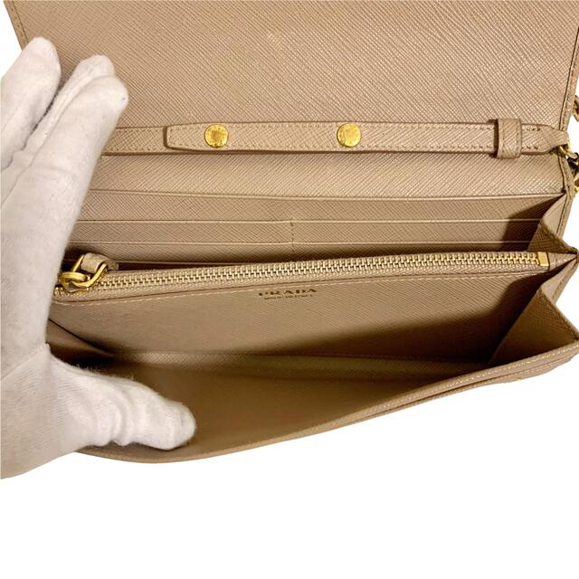 PRADA(プラダ)のPRADA プラダ チェーンウォレット 長財布 ゴールドチェーン サフィアーノ レディースのバッグ(ショルダーバッグ)の商品写真