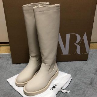 ザラ(ZARA)の【新品未使用タグ付き】 ZARA ラバーブーツ(ブーツ)