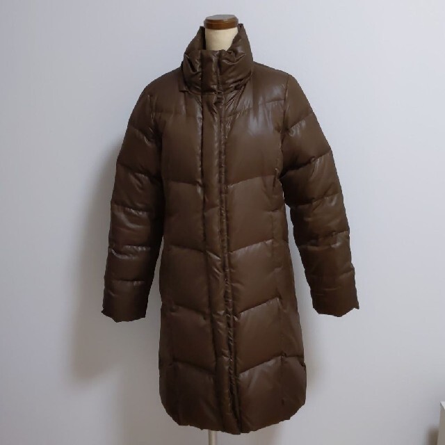 salire(サリア)のダウンコート　茶色　ファー、フード付き レディースのジャケット/アウター(ダウンコート)の商品写真