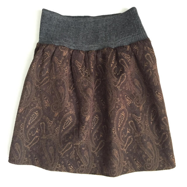 Spick & Span(スピックアンドスパン)のスピック&スパン 秋冬スカート ブラウン ペーズリー柄 リブ素材 イエナ好きにも レディースのスカート(ひざ丈スカート)の商品写真