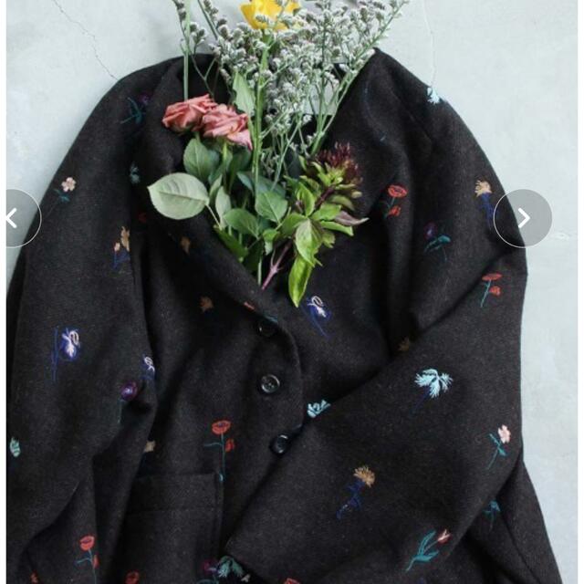 ジャケット/アウターきちんと並ぶ花刺繍　ロングコート