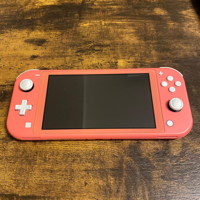 Nintendo Switch Lite コーラル