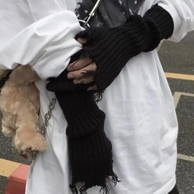 手袋 ブラック アームカバー 黒 ダメージ加工 ボロボロ 韓国 レディースのファッション小物(手袋)の商品写真