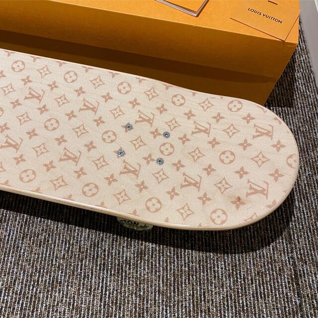 LOUIS VUITTON(ルイヴィトン)の【希少品】ルイヴィトン　スケートボード　ベージュ　新品未使用 スポーツ/アウトドアのスポーツ/アウトドア その他(スケートボード)の商品写真