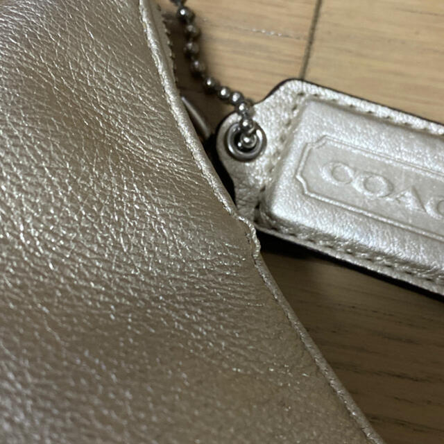 COACH(コーチ)のCOACH ボディバック　ゴールド レディースのバッグ(ショルダーバッグ)の商品写真