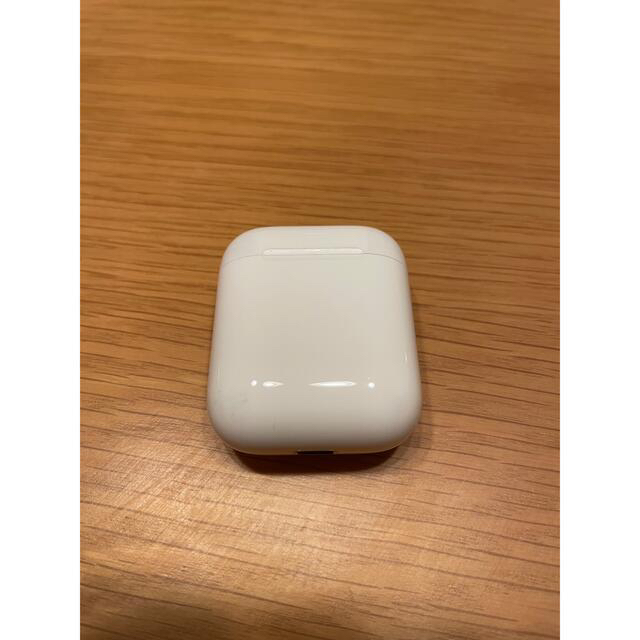 Apple(アップル)の【値下げ】【匿名配送】AirPods（第一世代） スマホ/家電/カメラのオーディオ機器(ヘッドフォン/イヤフォン)の商品写真