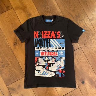 アディダス(adidas)のadidas アディダス NIZZA×ATTITUDE イラストTシャツ M(Tシャツ/カットソー(半袖/袖なし))