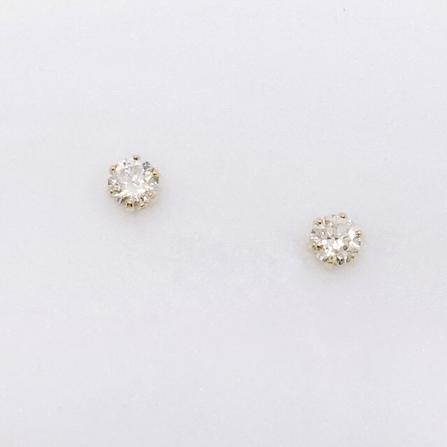 ンクルージ ダイヤモンド ピアス 0.3ct K18YGの通販 by quoshii's shop｜ラクマ りますと