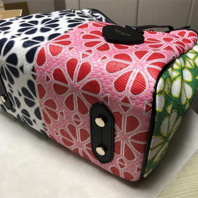 kate spade new york(ケイトスペードニューヨーク)のツリー様🎄新品　ケイトスペード　花柄マルチカラー　超軽量　トートバッグショルダー レディースのバッグ(ショルダーバッグ)の商品写真