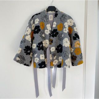 ビームスボーイ(BEAMS BOY)の美品　立体　花柄　ウール　ショートコート　グレー(ガウンコート)