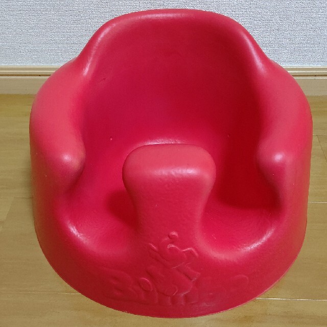 Bumbo(バンボ)のバンボ 赤 キッズ/ベビー/マタニティの寝具/家具(その他)の商品写真