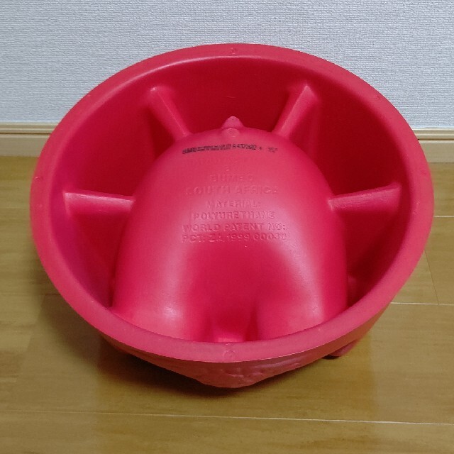 Bumbo(バンボ)のバンボ 赤 キッズ/ベビー/マタニティの寝具/家具(その他)の商品写真