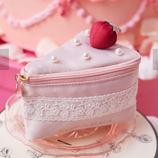 新品タグ付きメゾンドフルール★10記念★ホールケーキ型ショルダーバッグ