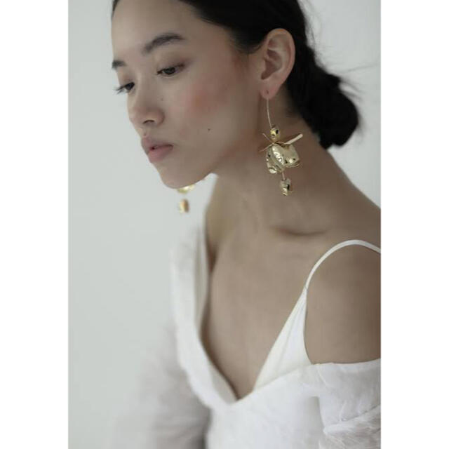 Vera Wang(ヴェラウォン)の【A.B.Ellie】Magnolia Stem Drop ピアス♡美品 レディースのアクセサリー(ピアス)の商品写真