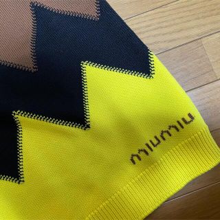 ミュウミュウ(miumiu)の●MIUMIUミゥミゥ黄黒茶色配色ニットベスト(ニット/セーター)