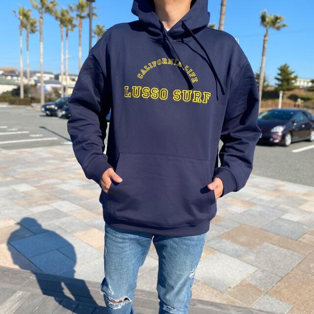 STANDARD CALIFORNIA(スタンダードカリフォルニア)の刺繍が高級感◎カレッジロゴパーカー　Lサイズ　ネイビー　STUSSY メンズのトップス(パーカー)の商品写真