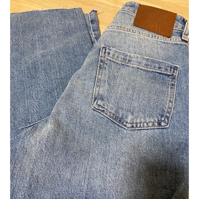 ZARA(ザラ)のZARA Z1975 ハイライズスリムハイウエストスリットデニム レディースのパンツ(デニム/ジーンズ)の商品写真