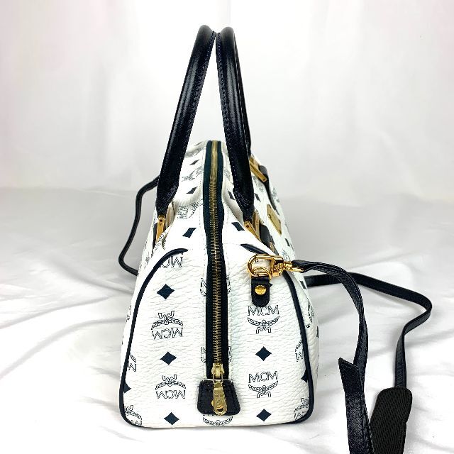 MCM(エムシーエム)のMCM ロゴ金具 レザー 2WAY ショルダーバッグ レディースのバッグ(ショルダーバッグ)の商品写真