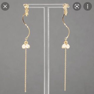 フラワー(flower)のS line pearl earring (イヤリング)