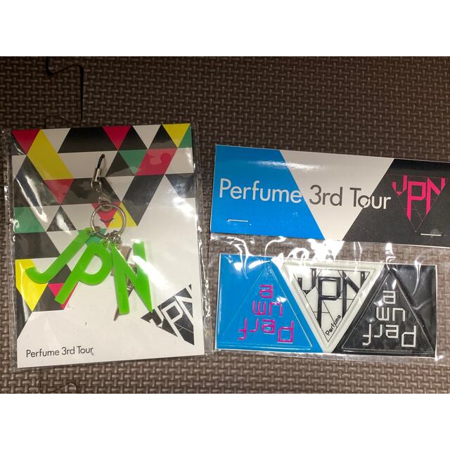 Perfume JPNツアーグッズセット(キーホルダー、シール) | フリマアプリ ラクマ