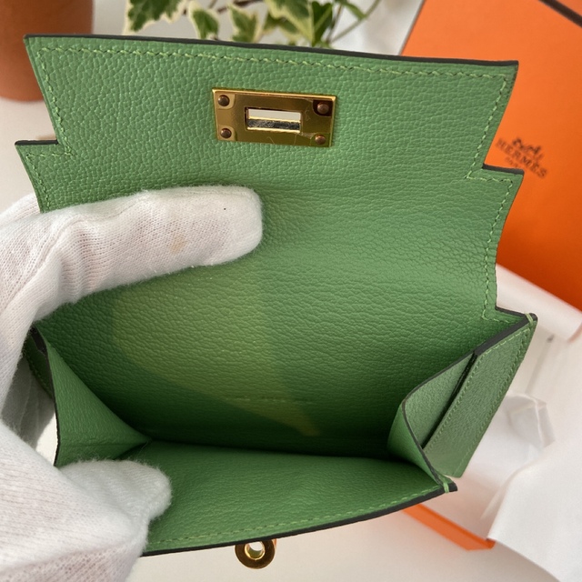 Hermes(エルメス)のエルメス　ケリーポケット　コンパクト　ヴェールクリケット　ゴールド金具　ミニ財布 レディースのファッション小物(財布)の商品写真