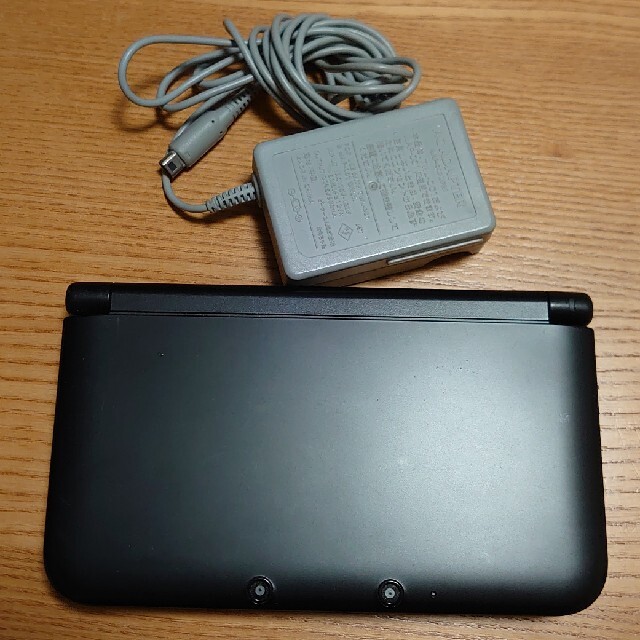 ニンテンドー3DS(ニンテンドー3DS)の（送料込）ニンテンドー3DS LL ブラック エンタメ/ホビーのゲームソフト/ゲーム機本体(携帯用ゲーム機本体)の商品写真