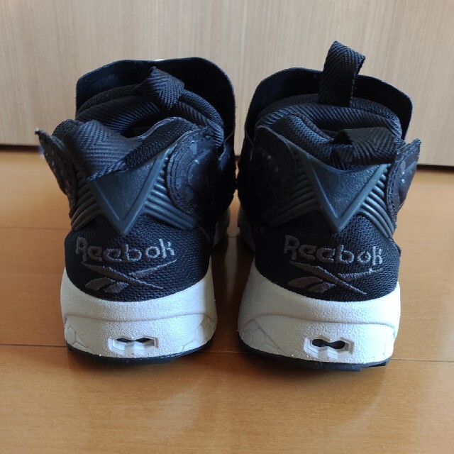 Reebok(リーボック)のReebok インスタ ポンプフューリー トレイル23.5  ブラック 黒 レディースの靴/シューズ(スニーカー)の商品写真