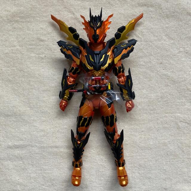 S.H.Figuarts 仮面ライダークローズマグマ 3