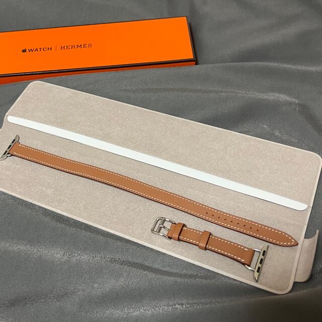 Hermes(エルメス)の【美品】Apple Watch用Hermesレザーバンド レディースのファッション小物(腕時計)の商品写真