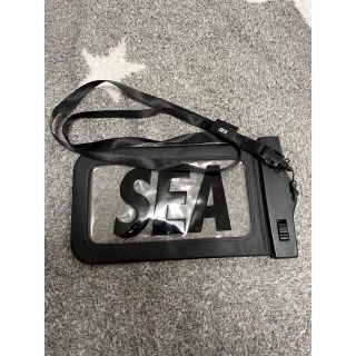 シー(SEA)のWIND and SEA 防水ストラップ付きスマホケース(iPhoneケース)