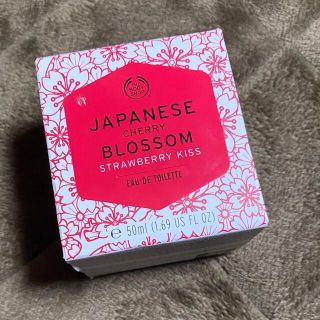 ザボディショップ(THE BODY SHOP)のボディショップ　ジャパニーズチェリーブロッサムストロベリーキス　オードトワレ(香水(女性用))