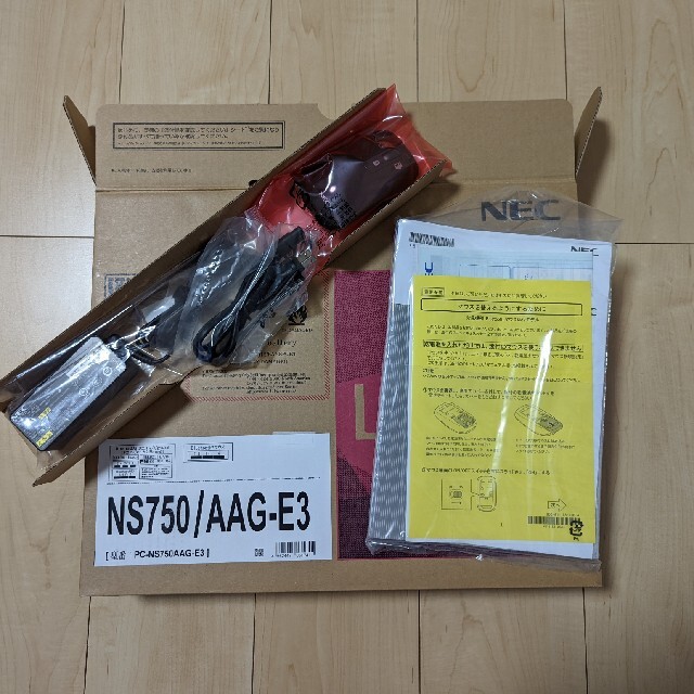 NEC ノートパソコン　NS750AAG-E3　2015年4月21日購入品 3