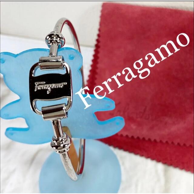 美品　サルヴァトーレフェラガモ　Ferragamo ヴァラ金具　シルバーバングル