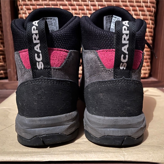 SCARPA(スカルパ)のスカルパ モヒートハイクGTX  ウィメンズ 39 スポーツ/アウトドアのアウトドア(登山用品)の商品写真