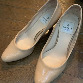 ランバンオンブルー(LANVIN en Bleu)のランバン　ベージュ　パンプス　エナメル　22(ハイヒール/パンプス)