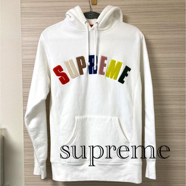 Supreme(シュプリーム)の☆人気商品☆ supreme アーチロゴパーカー 白 美品♬︎ メンズのトップス(パーカー)の商品写真