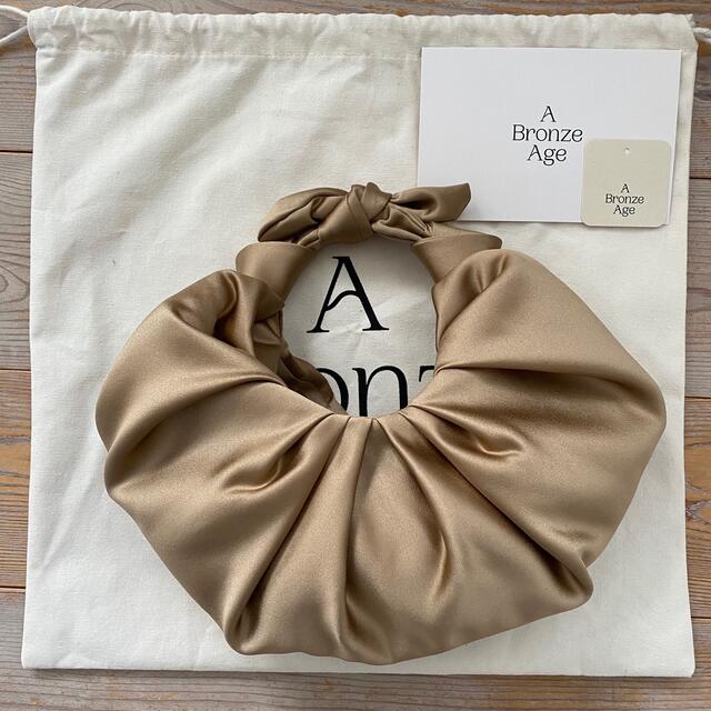 IENA(イエナ)のA Bronze Age サテンKiku Croissant Bag レディースのバッグ(ハンドバッグ)の商品写真