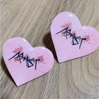 ボウダンショウネンダン(防弾少年団(BTS))のBTS アーティストメイド💜ググフーディーARMYSロゴ💜ピアス(アイドルグッズ)