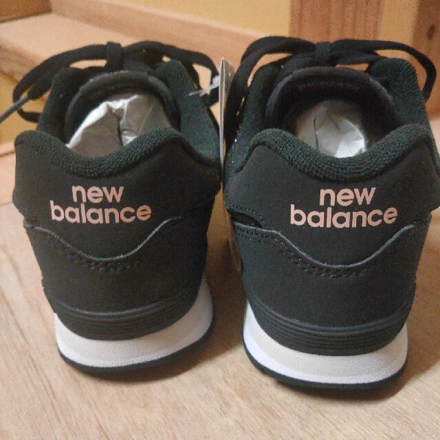 新品タグ付、New Balanceスニーカー22センチ