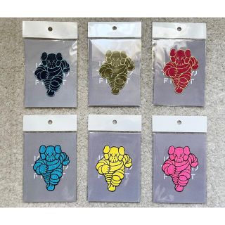 KAWS TOKYO FIRST 刺繍ワッペンセット CHUM 全種6つセットの通販 by ...