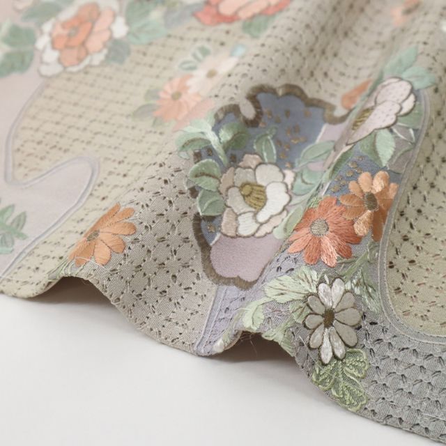 《極上スワトウ刺繍*訪問着*雪輪に花模様◆灰桜ピンク◆袷正絹着物◆HC1-68》