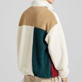 Bershkaベルシュカ カラーブロックフェイクボアジャケット