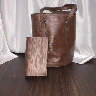 ルイヴィトン(LOUIS VUITTON)のルイヴィトン M5899D エピ ソフト バケットPM バケツPM モカ(ハンドバッグ)