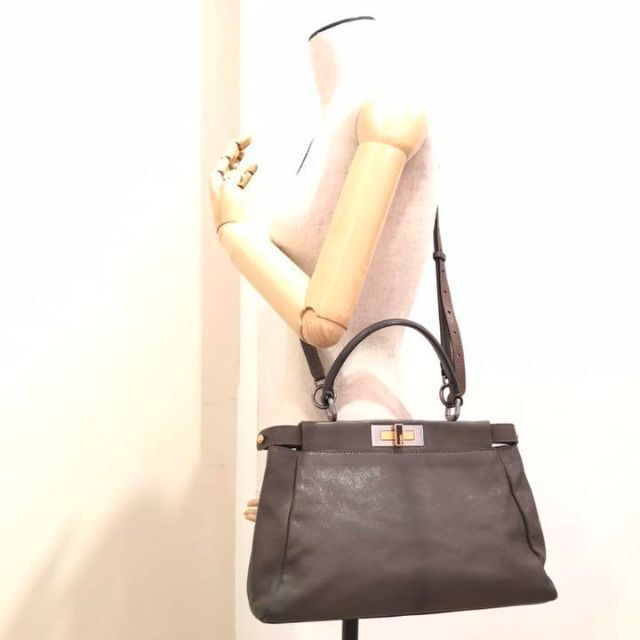 【美品】フェンディ FENDI ピーカブー ショルダーバッグ グレージュ 【美品】フェンディ FENDI ピーカブー ショルダーバッグ グレージュ