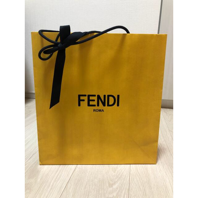 FENDI(フェンディ)のFENDI ショップ袋 紙袋リボン付き1枚 レディースのバッグ(ショップ袋)の商品写真