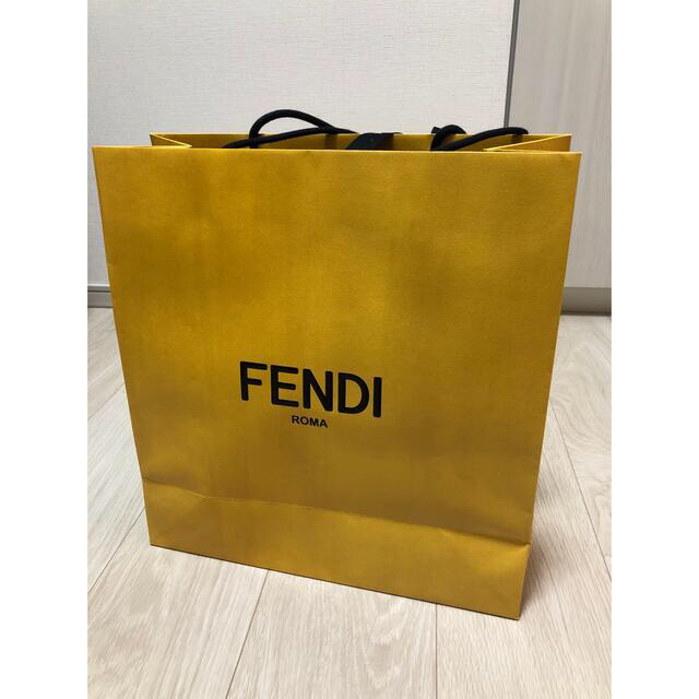 FENDI(フェンディ)のFENDI ショップ袋 紙袋リボン付き1枚 レディースのバッグ(ショップ袋)の商品写真