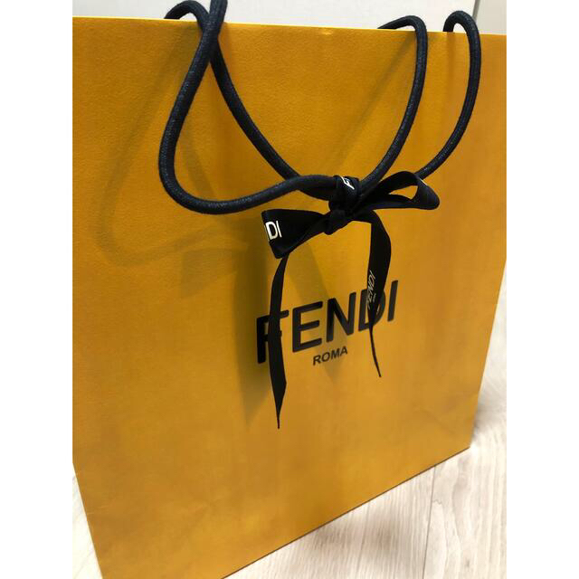 FENDI(フェンディ)のFENDI ショップ袋 紙袋リボン付き1枚 レディースのバッグ(ショップ袋)の商品写真