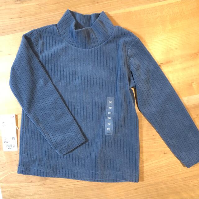 UNIQLO(ユニクロ)のユニクロ　フリースハイネックTシャツ110 キッズ/ベビー/マタニティのキッズ服女の子用(90cm~)(Tシャツ/カットソー)の商品写真