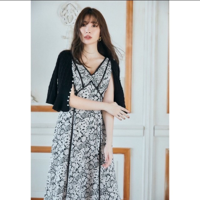 Her lip to lace trimmed floral dress 【現品限り一斉値下げ!】 www